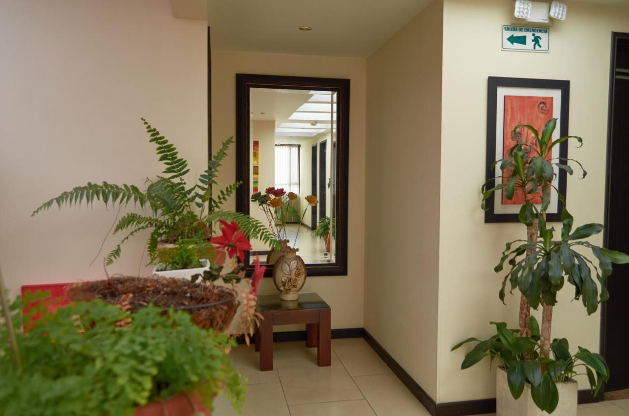 Hotel Alojate In Bogota Bagian luar foto