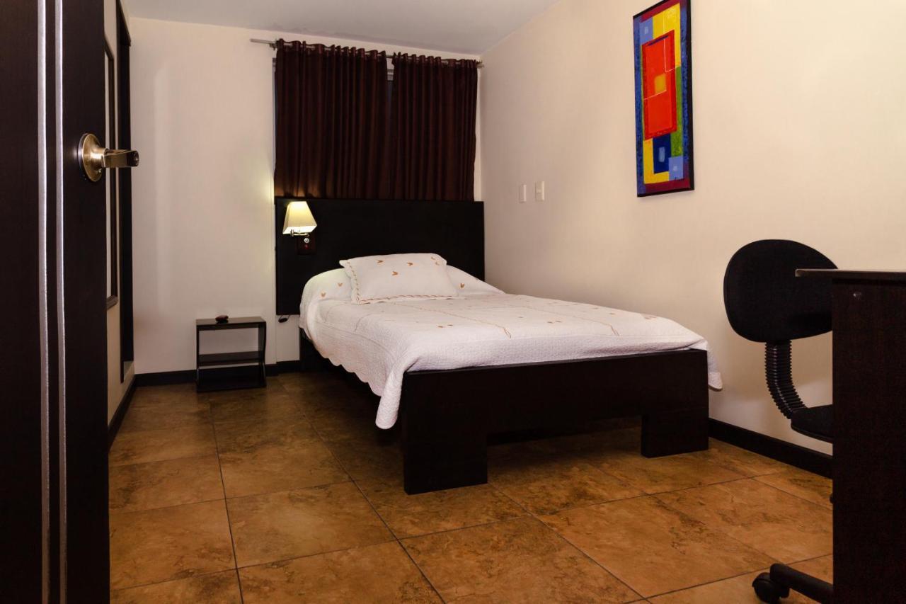 Hotel Alojate In Bogota Bagian luar foto