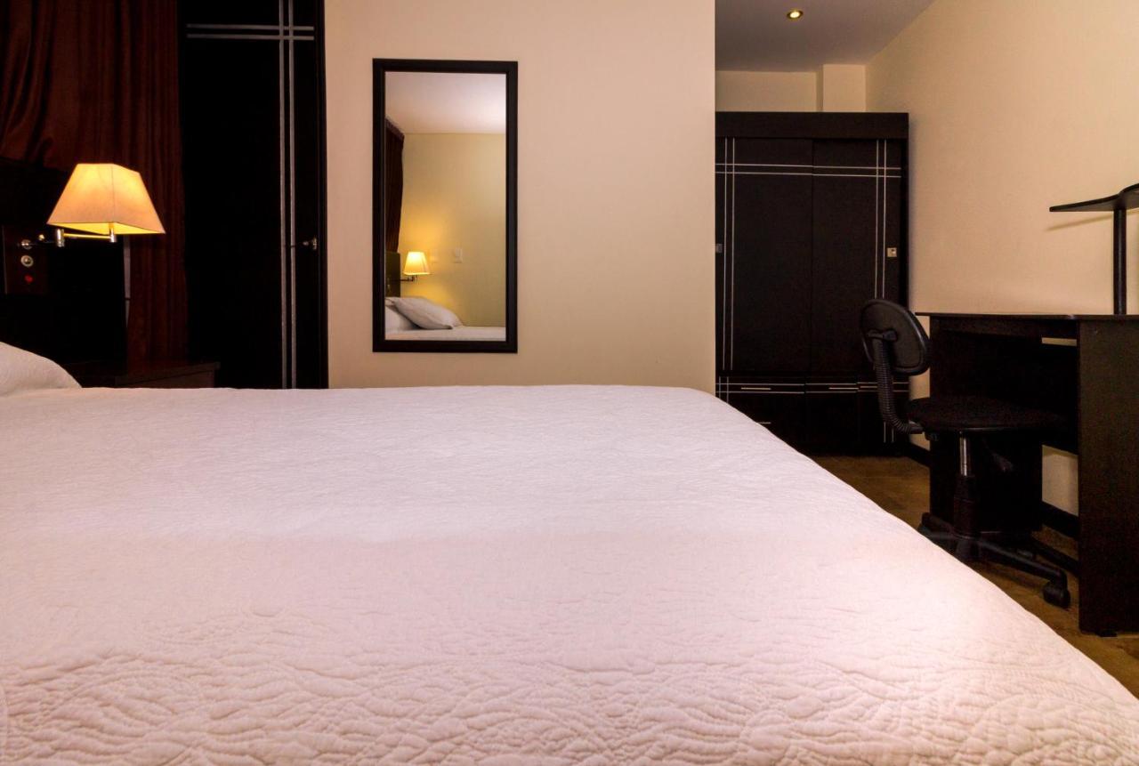 Hotel Alojate In Bogota Bagian luar foto